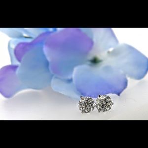 2.32ctw SUPER STUDS 💪 Only $4500!!!